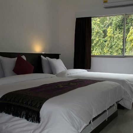 Sri Chumphon Hotel Zewnętrze zdjęcie